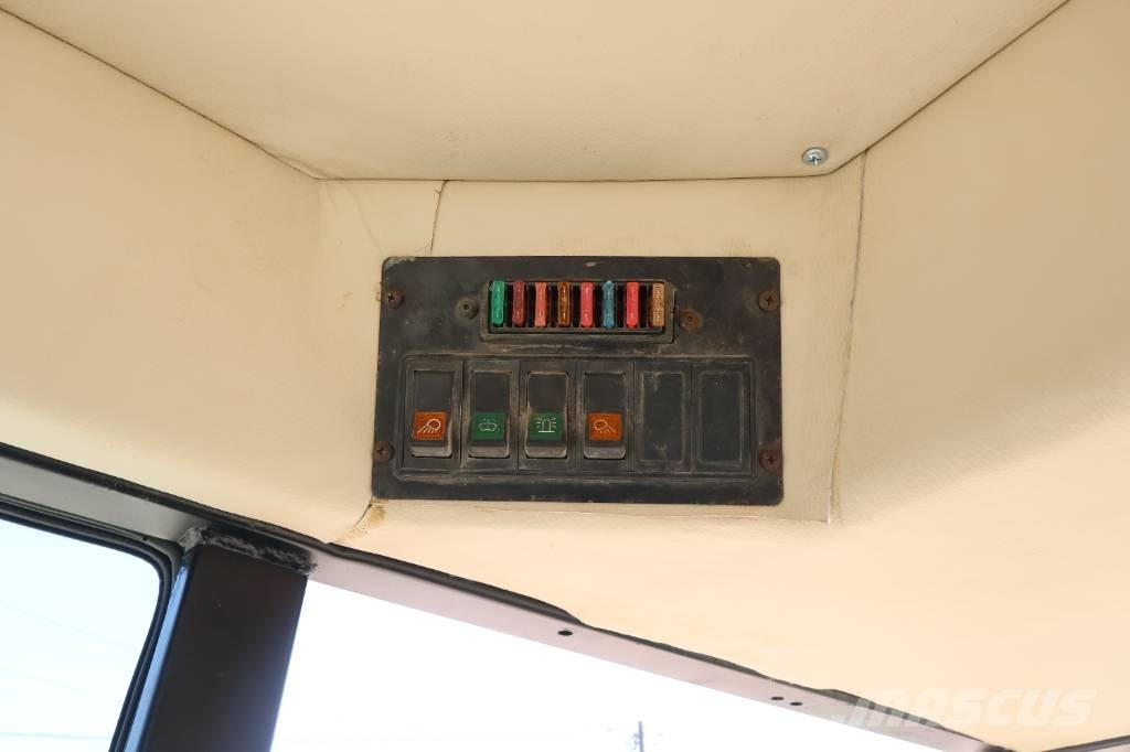 John Deere 5500 STD Traktori