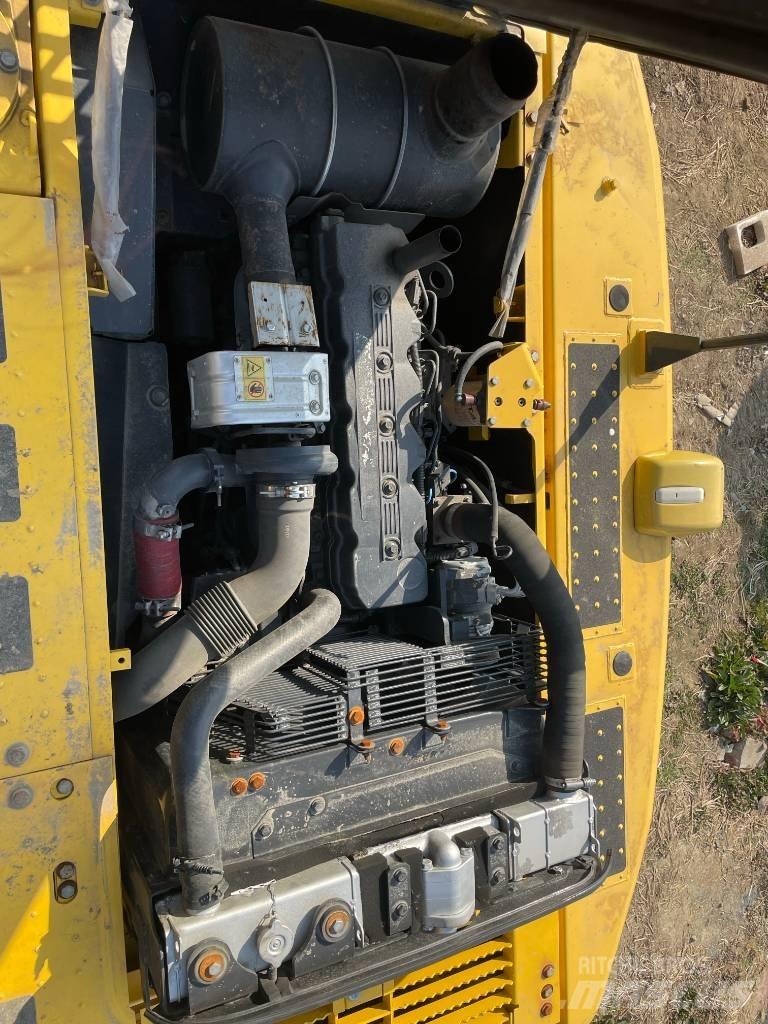 Komatsu 210 Bageri guseničari