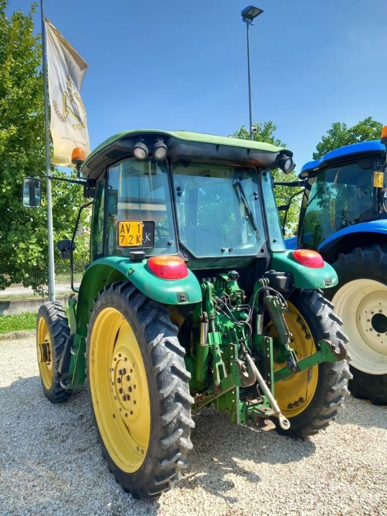 John Deere 5820 Traktori