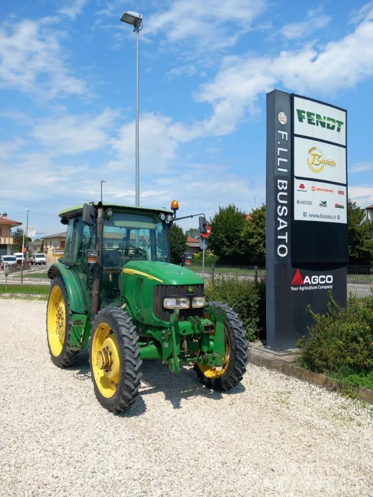 John Deere 5820 Traktori