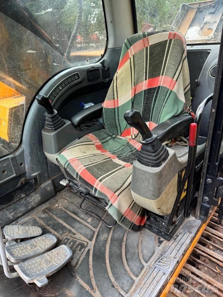 JCB JS 220 LC Bageri guseničari