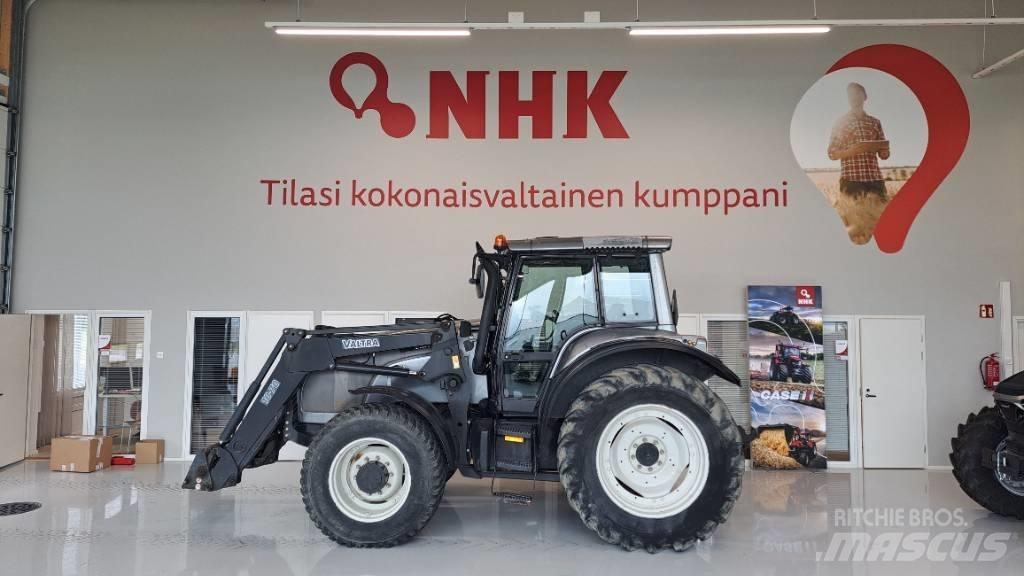 Valtra M 130 Traktori