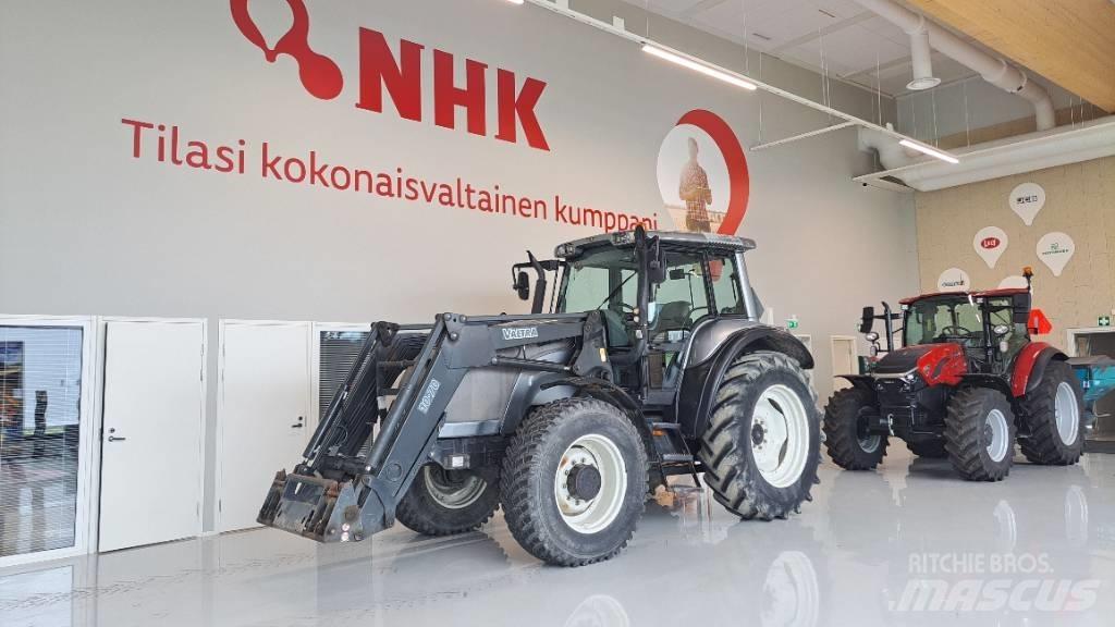 Valtra M 130 Traktori