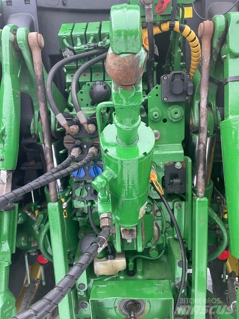 John Deere 6145R Traktori