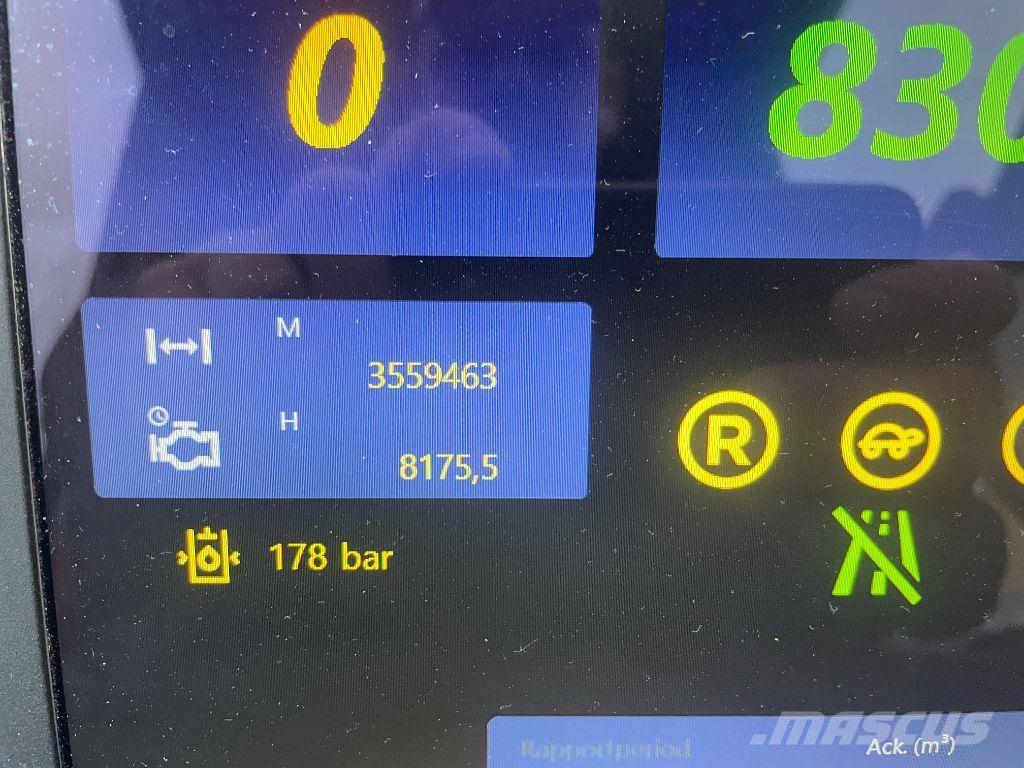 Komatsu 951 / C144 Harversteri