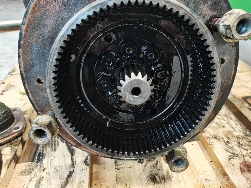 JCB 520-40 reducer Osovine