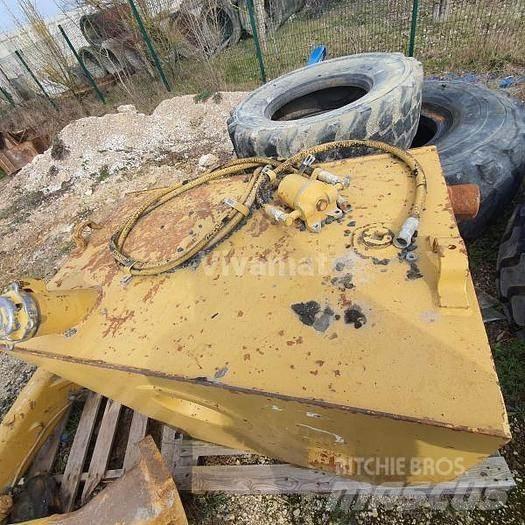 CAT 769D - Damperi za gradilište