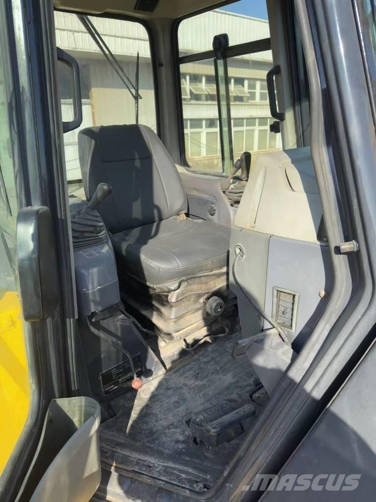 Komatsu D 85 EX-18 Buldožeri guseničari