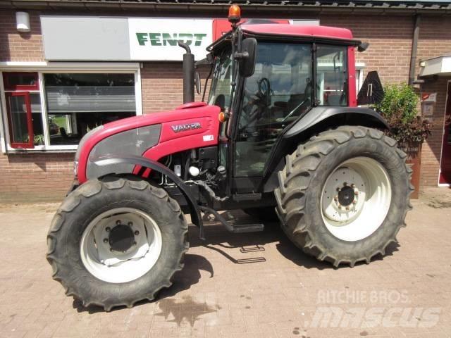 Valtra A93 HITECH Traktori