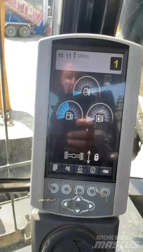 CAT 318D MH Bageri točkaši