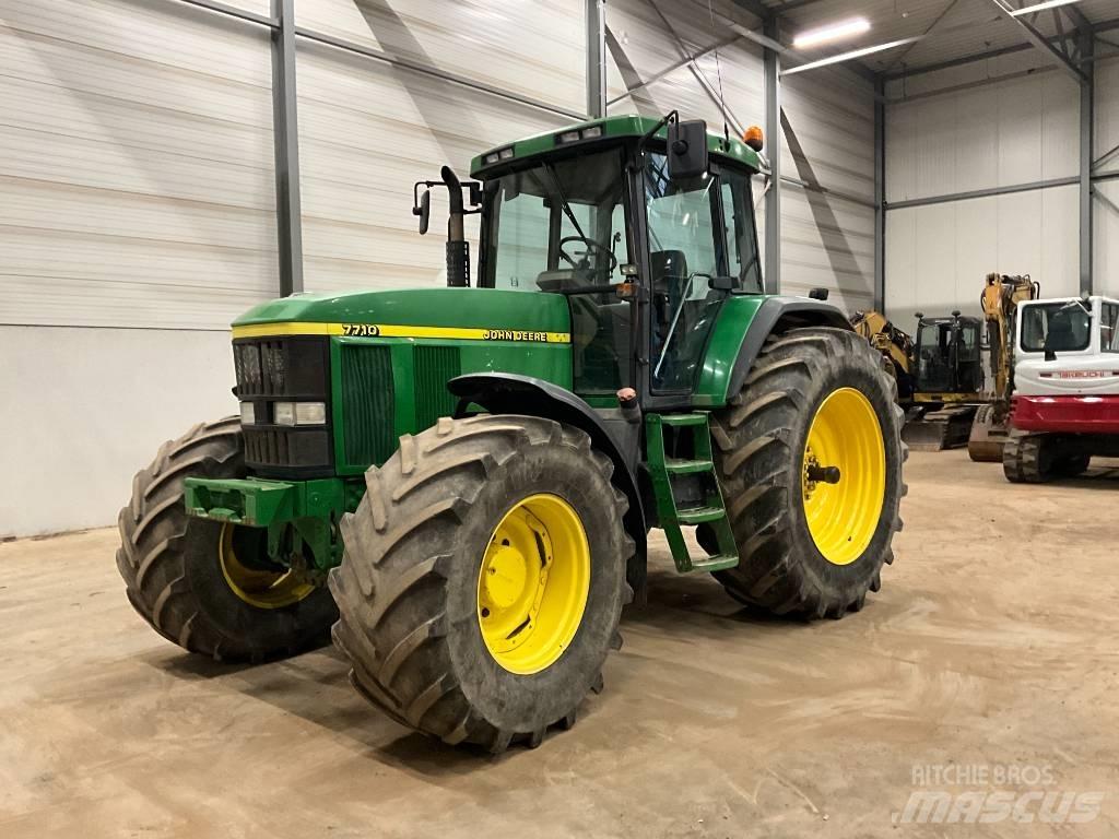 John Deere 7710 Traktori