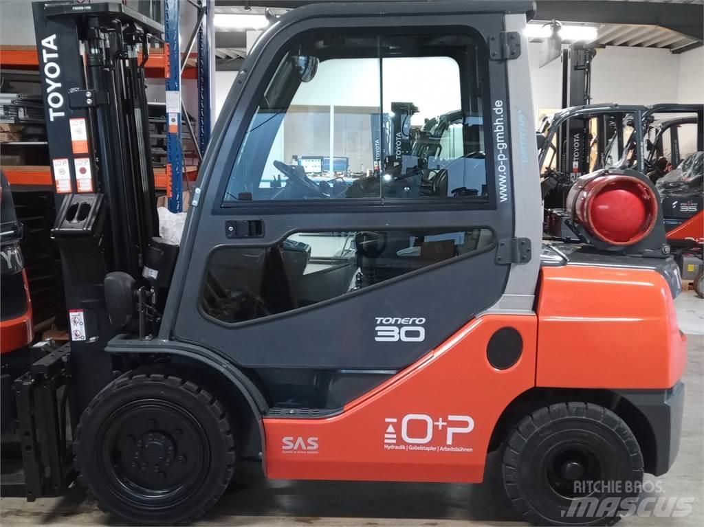 Toyota 02-8FGF30 Plinski viljuškari
