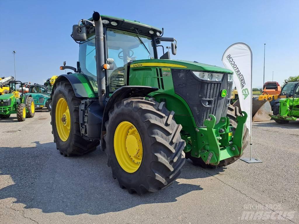 John Deere 7230 R Traktori