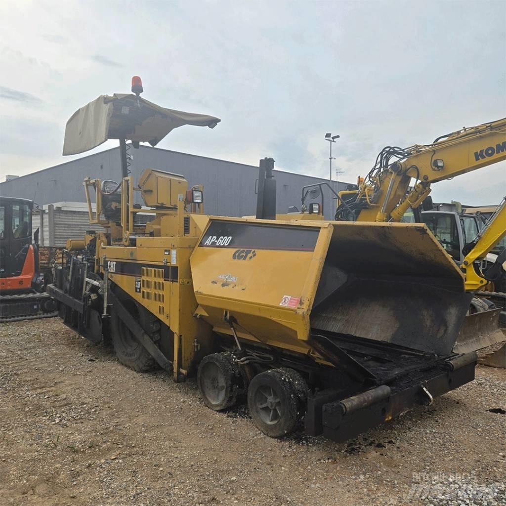 CAT AP 600 Asfaltni finišeri