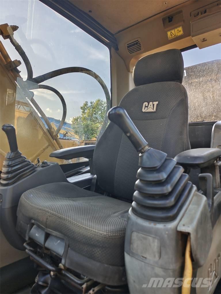 CAT 320 D Bageri guseničari
