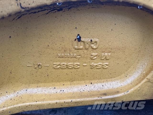 CAT 908 BUCKET LINK Kašike / Korpe