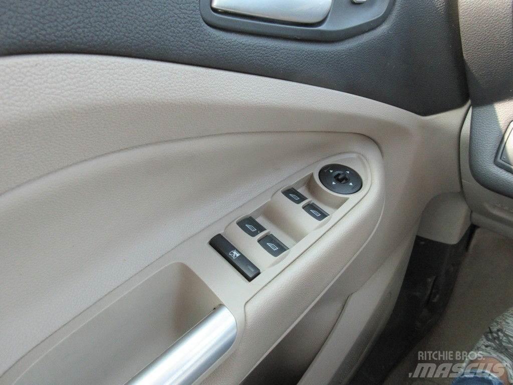 Ford Escape Automobili