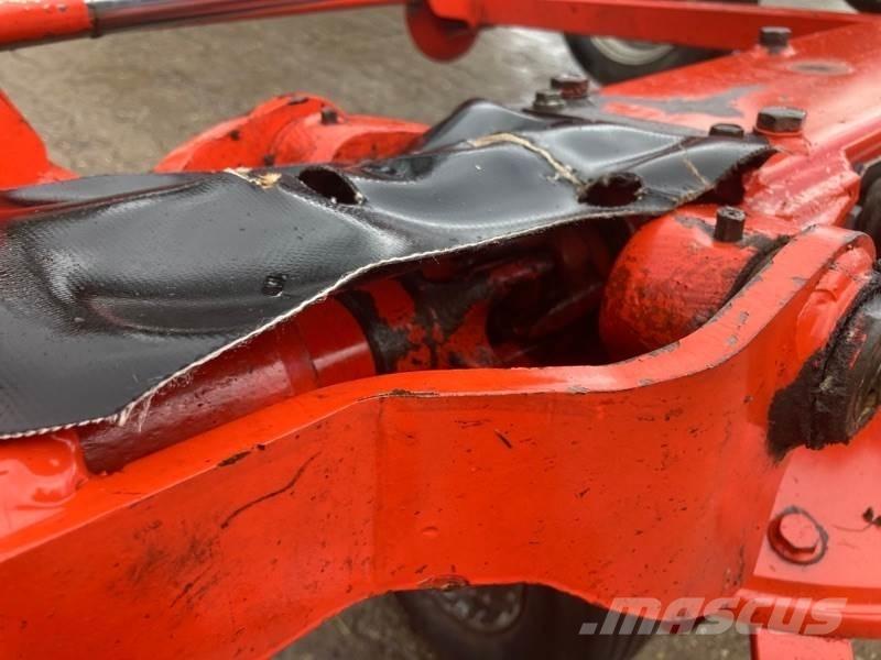 Kuhn GF 8702 T Okretači i sakupljači sena