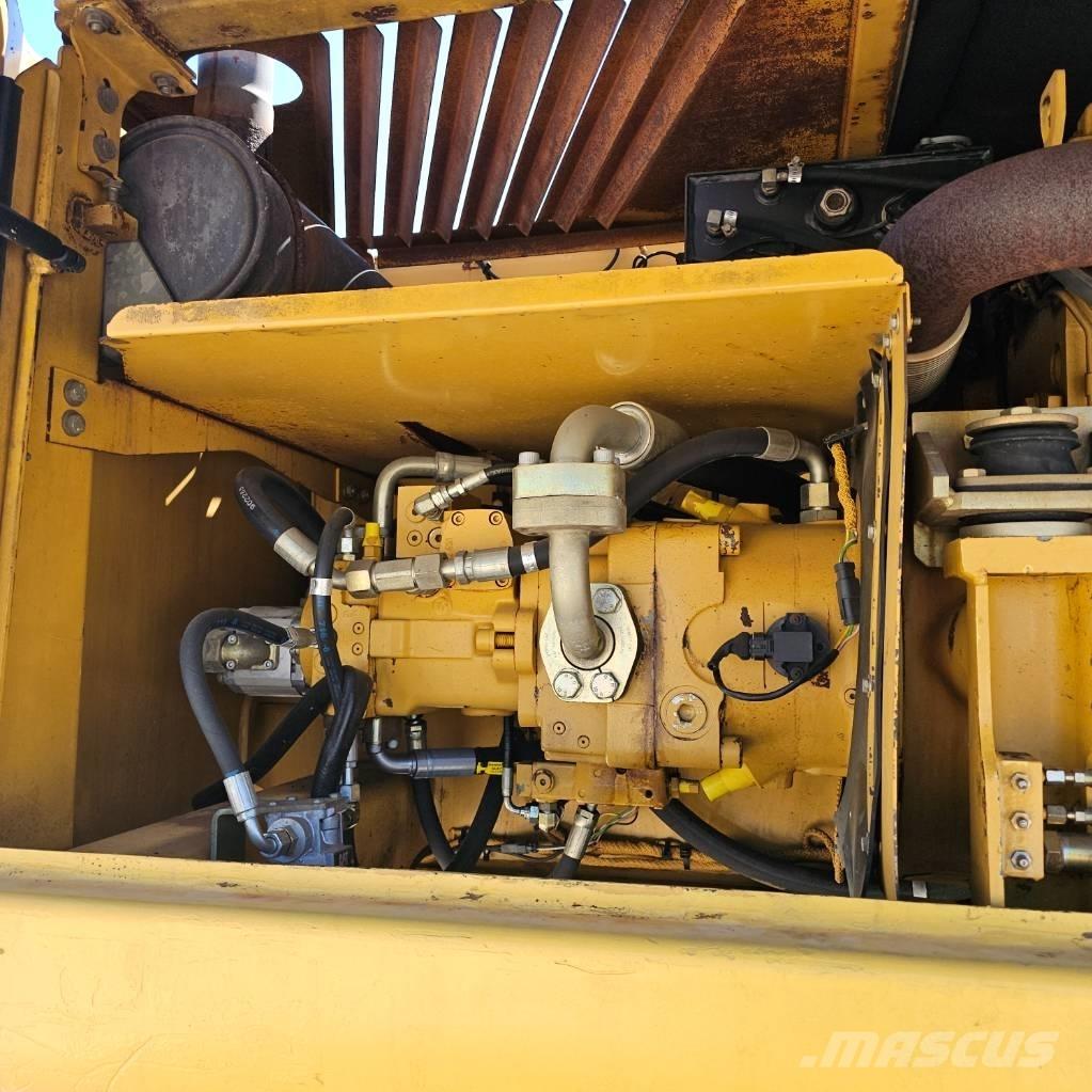 CAT 322 C Bageri točkaši