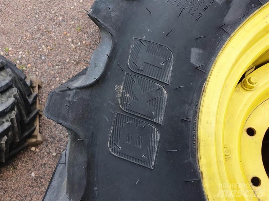 BKT 320/85R20 x2 Gume, točkovi i felne