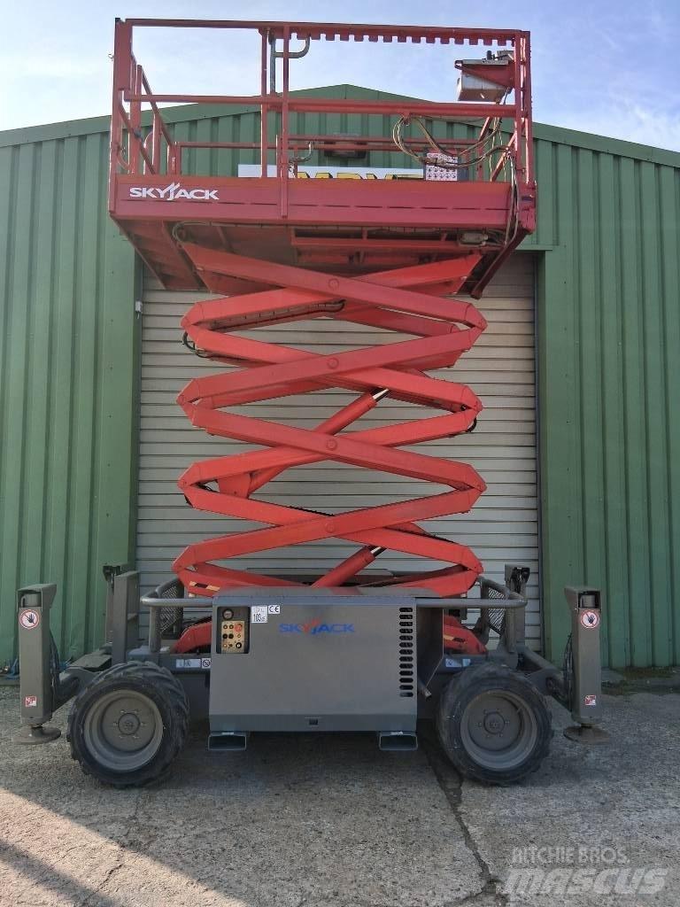 SkyJack SJ 6832 RT Makazaste platforme