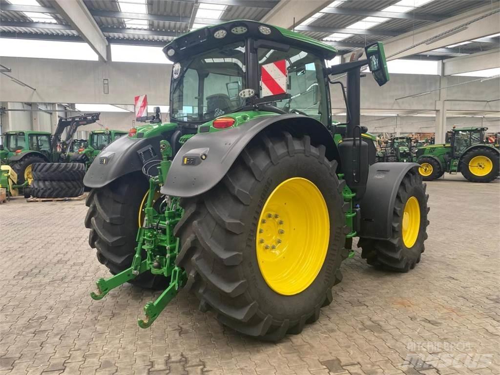 John Deere 6R 215 Traktori