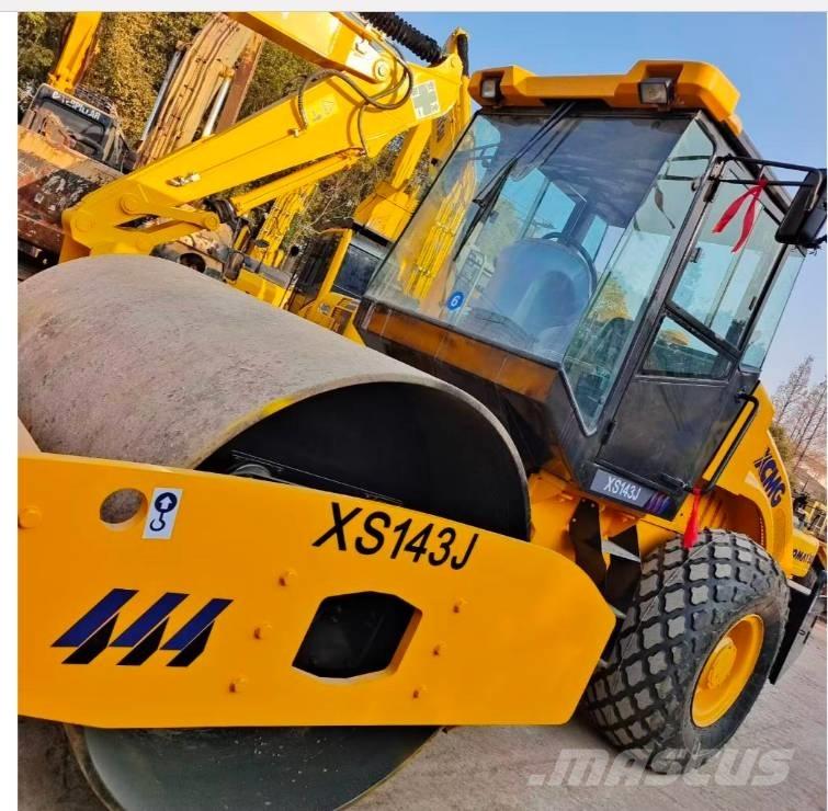 XCMG XS 142 J Nabijači zemlje