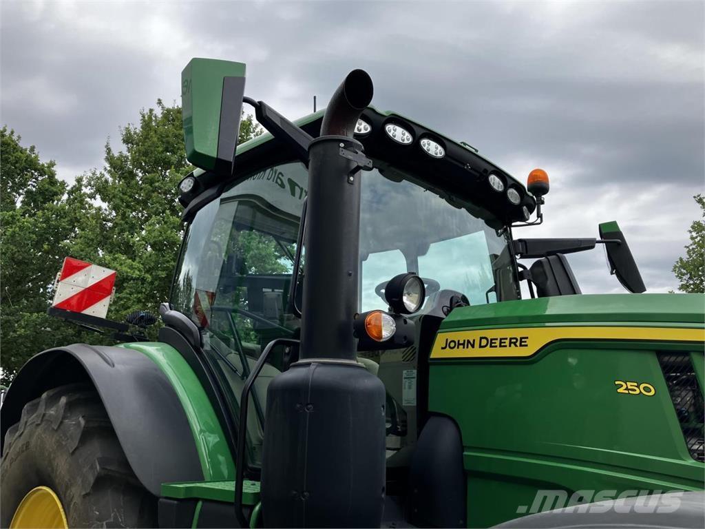 John Deere 6R 250 Traktori