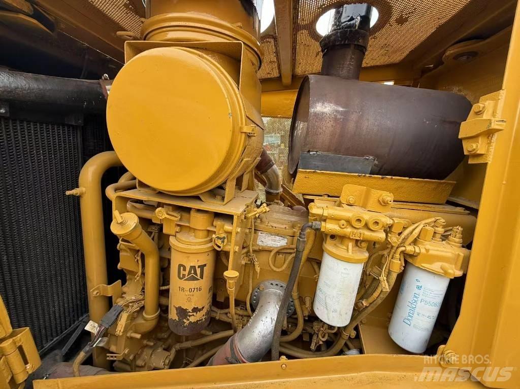 CAT D 8 T Buldožeri guseničari