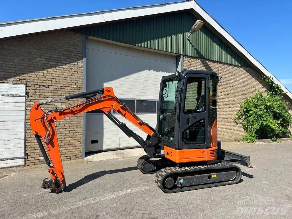 Hitachi ZX26U-6CR Mini bageri < 7t