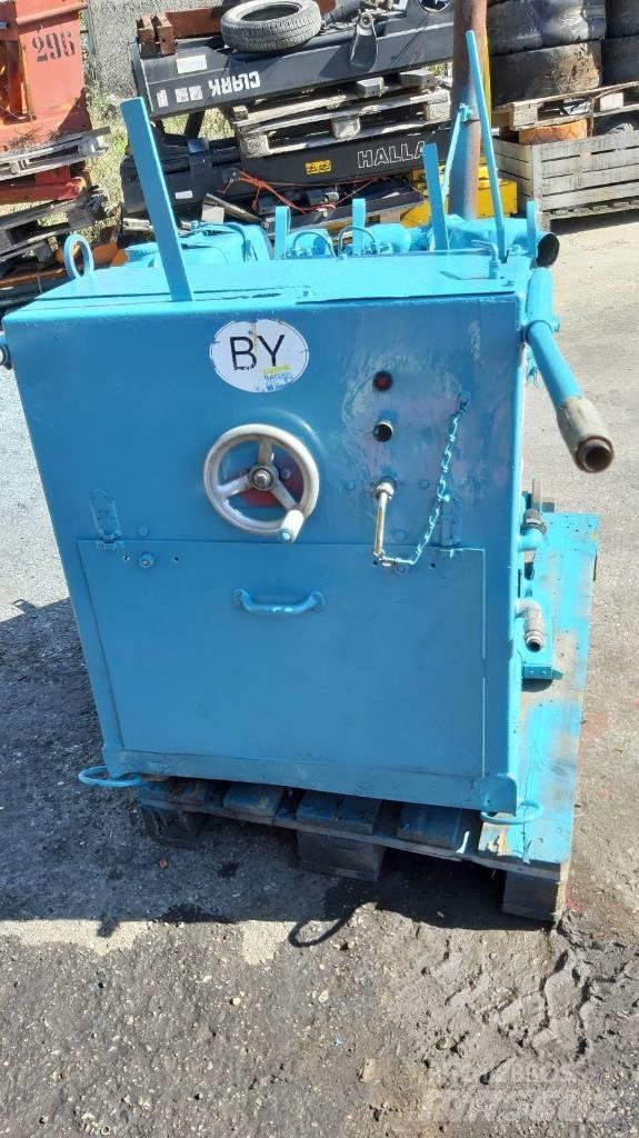 Hanix 32 HP Ostalo za građevinarstvo