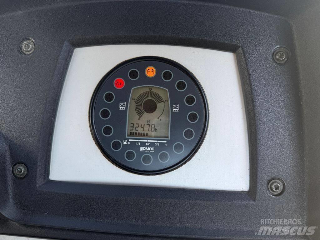 Bomag BW 154 AP-4 Valjci sa duplim bubnjem