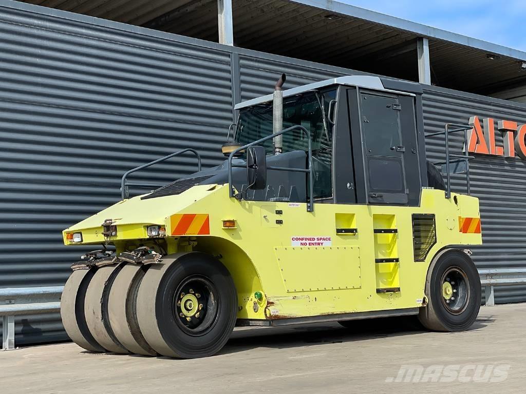 Ammann AP 240 Gumeni valjci na točkovima