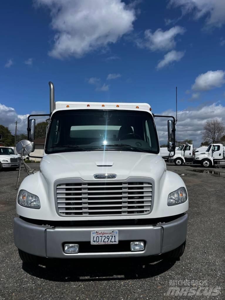 Freightliner M2 106 Kamioni za prevoz pića