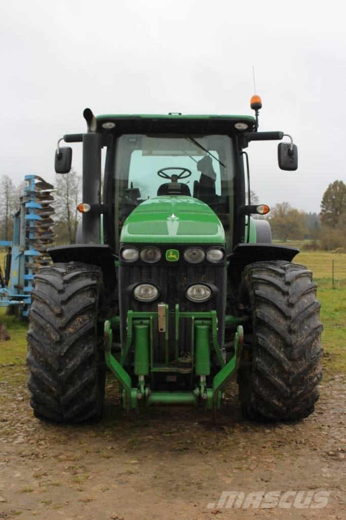 John Deere 8245 R Traktori