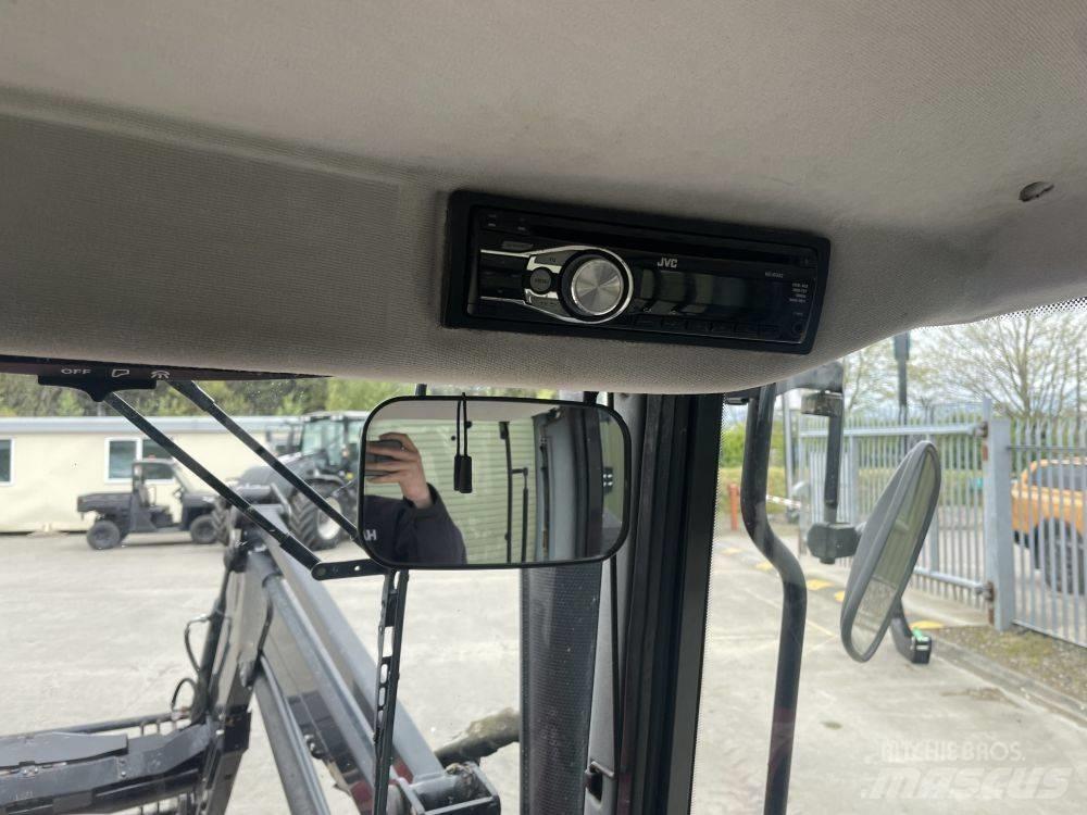 Valtra A 83 Traktori