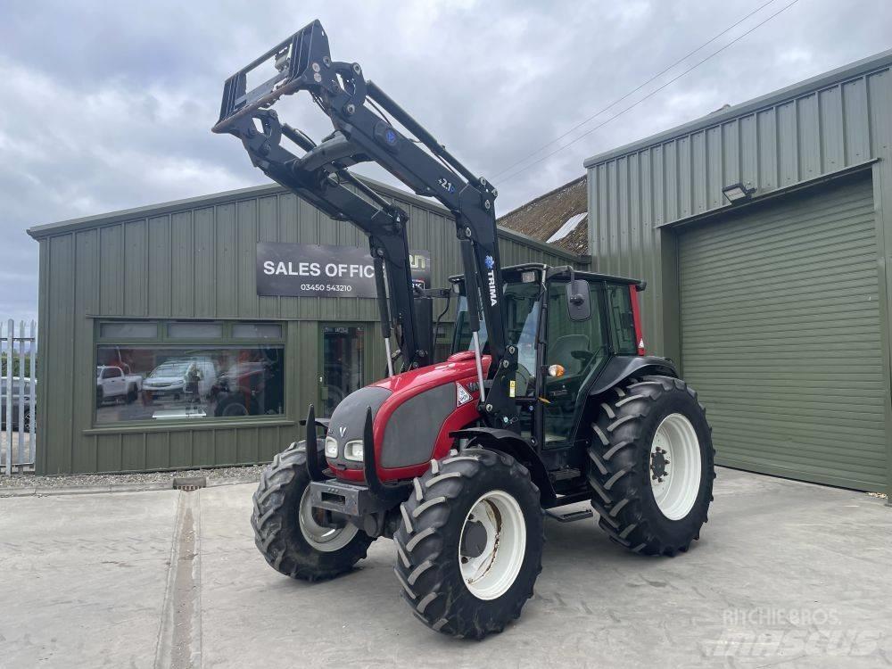 Valtra A 83 Traktori
