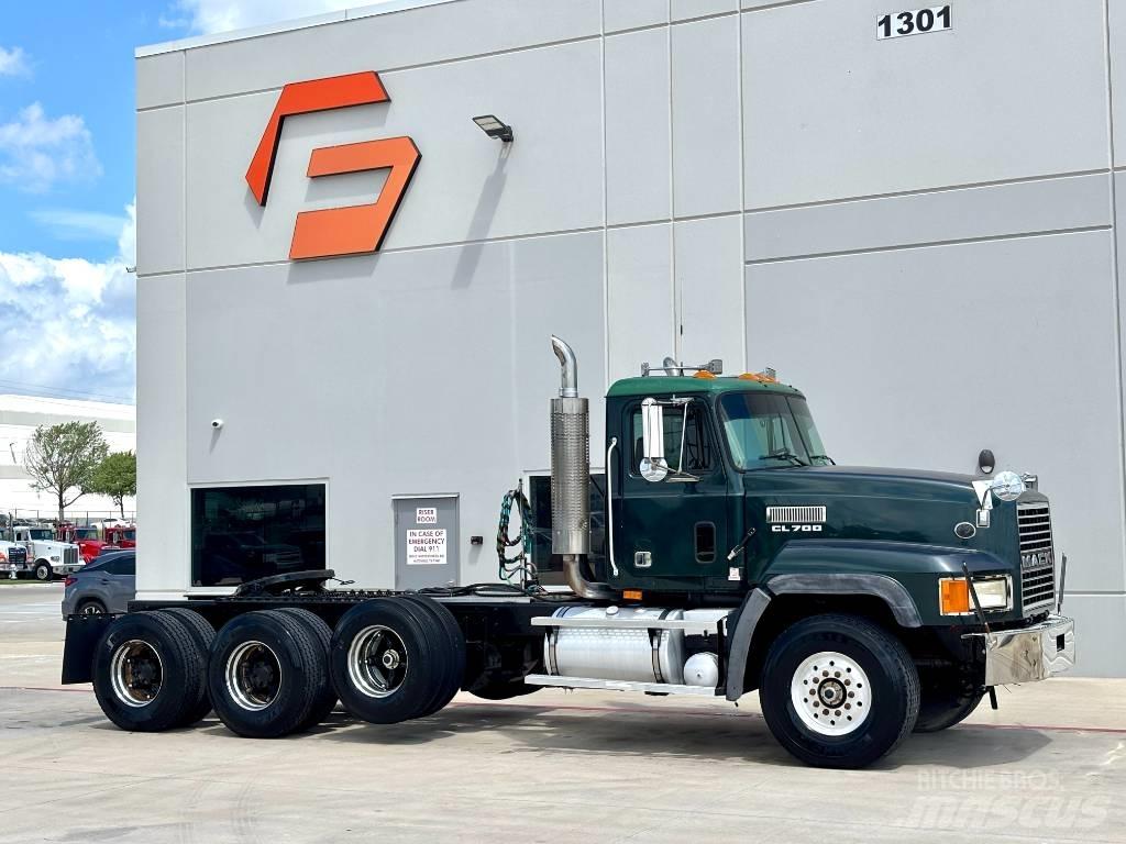 Mack CL 713 Tegljači