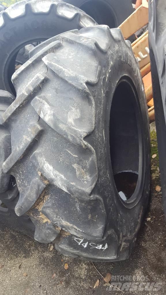 Pneu 13.6R24 Gume, točkovi i felne