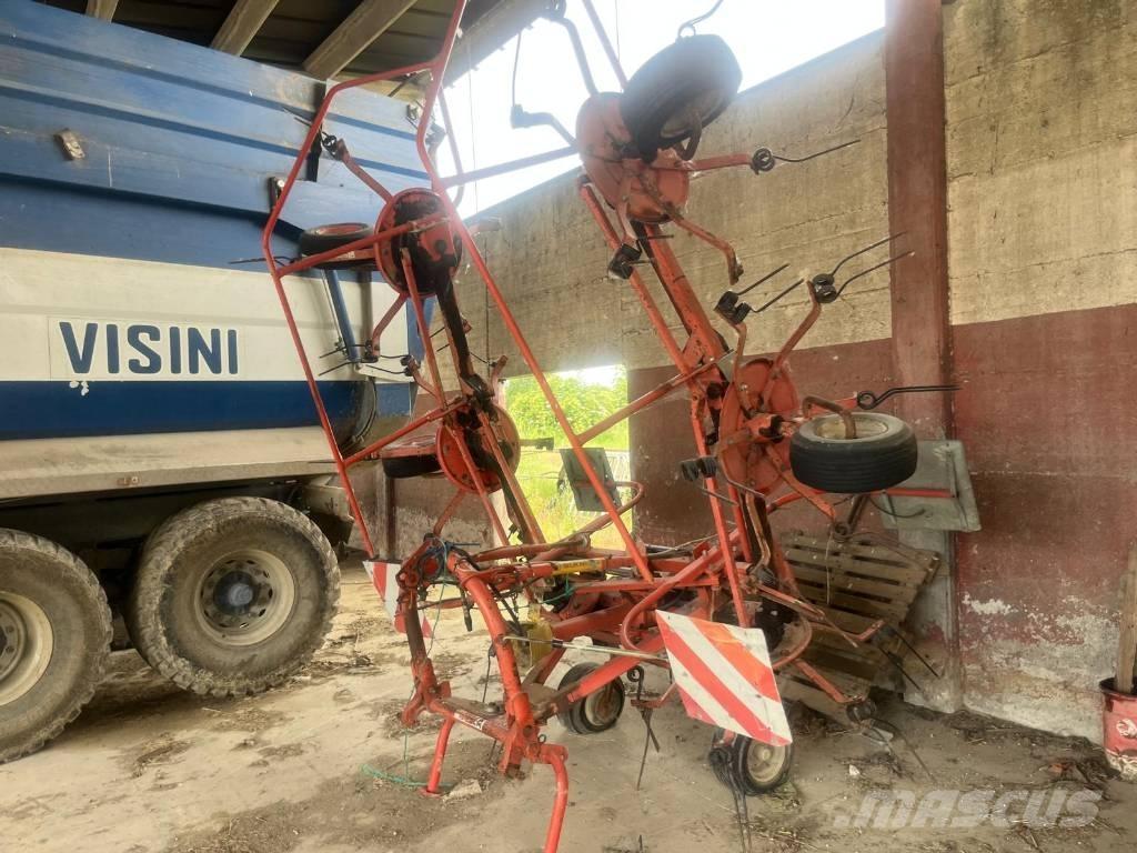 Lely TH 680 Okretači i sakupljači sena