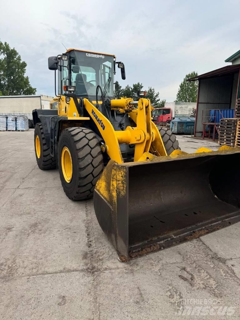 Komatsu WA250 Utovarivači na točkove