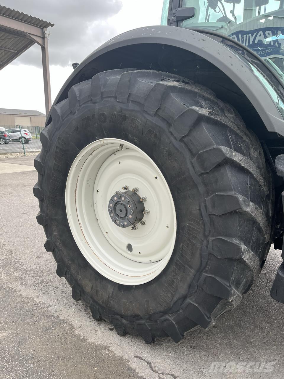 Valtra S374 Traktori