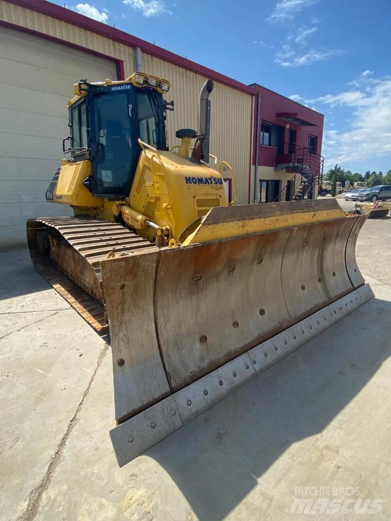 Komatsu D61PX24 Buldožeri guseničari
