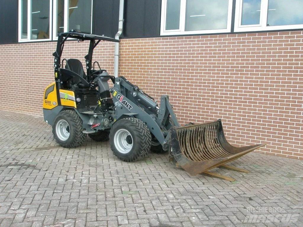 GiANT G2200E Mini utovarivači