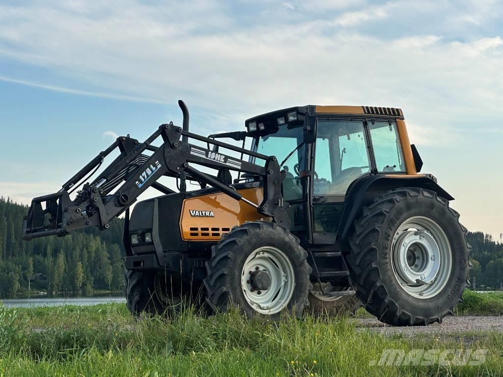 Valtra 6850 Traktori