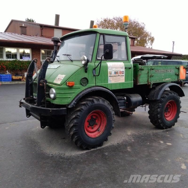 Mercedes-Benz U421 Traktori