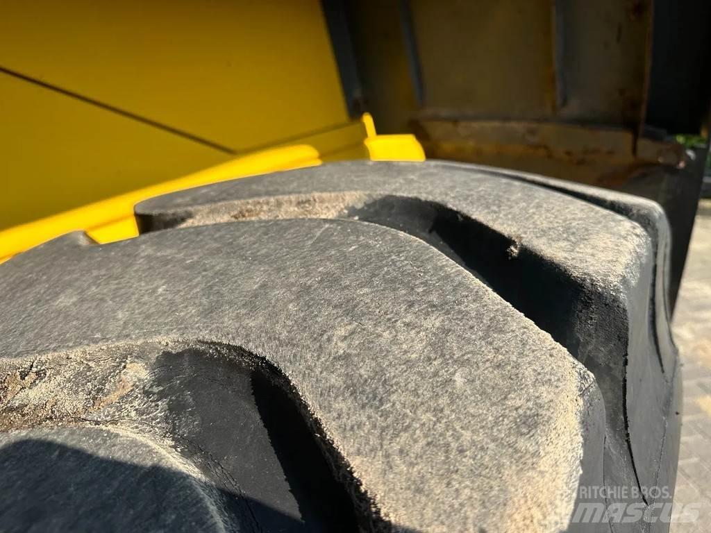 Komatsu WA270-3 Utovarivači na točkove
