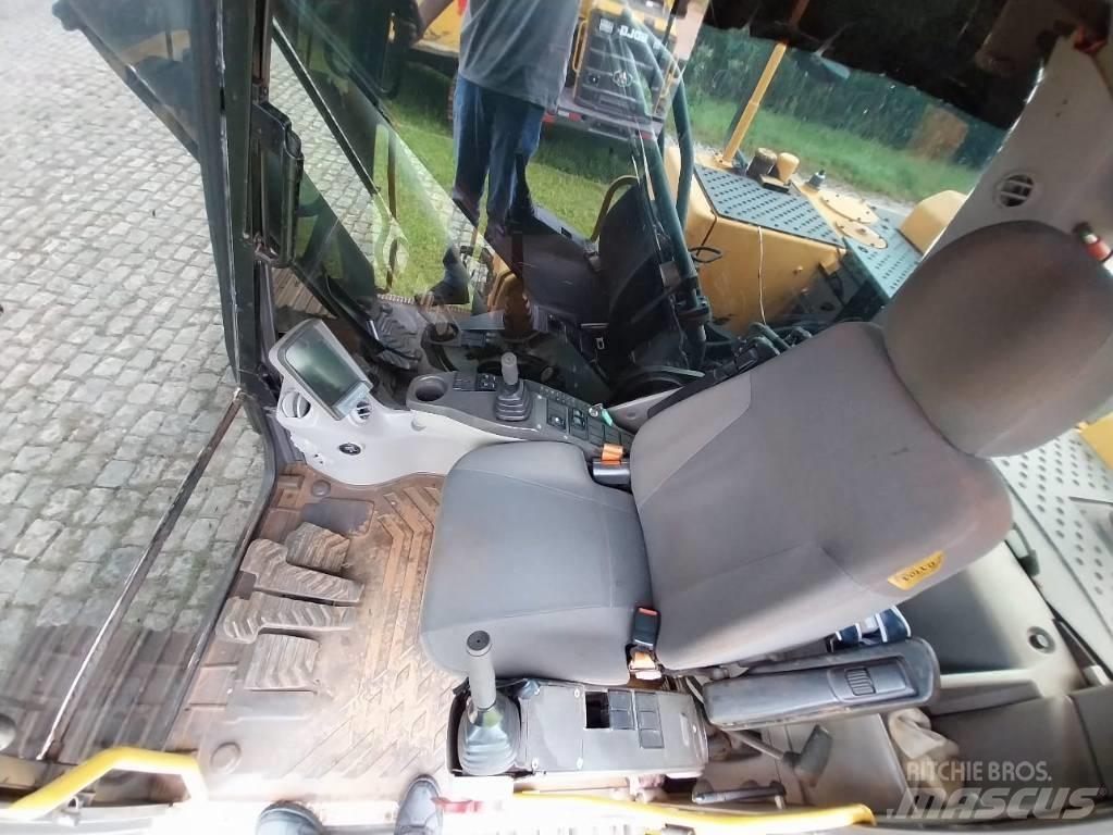 Volvo EC 220 DL Bageri guseničari