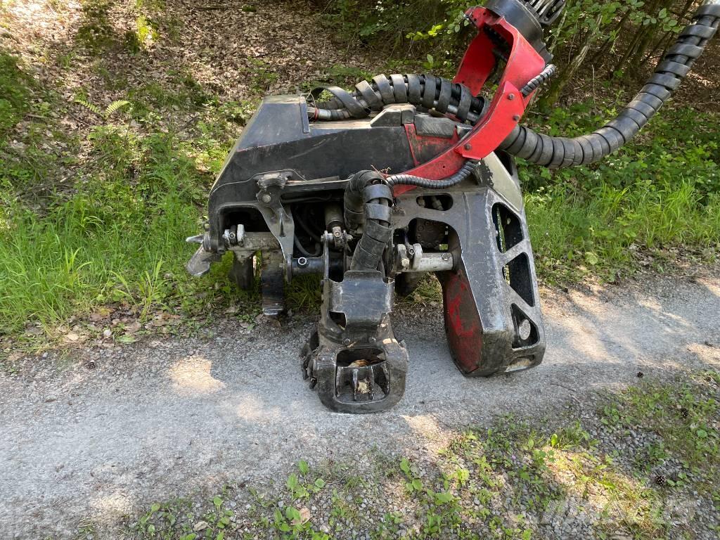 Komatsu C124 Mašine za kleščenje grane stabla