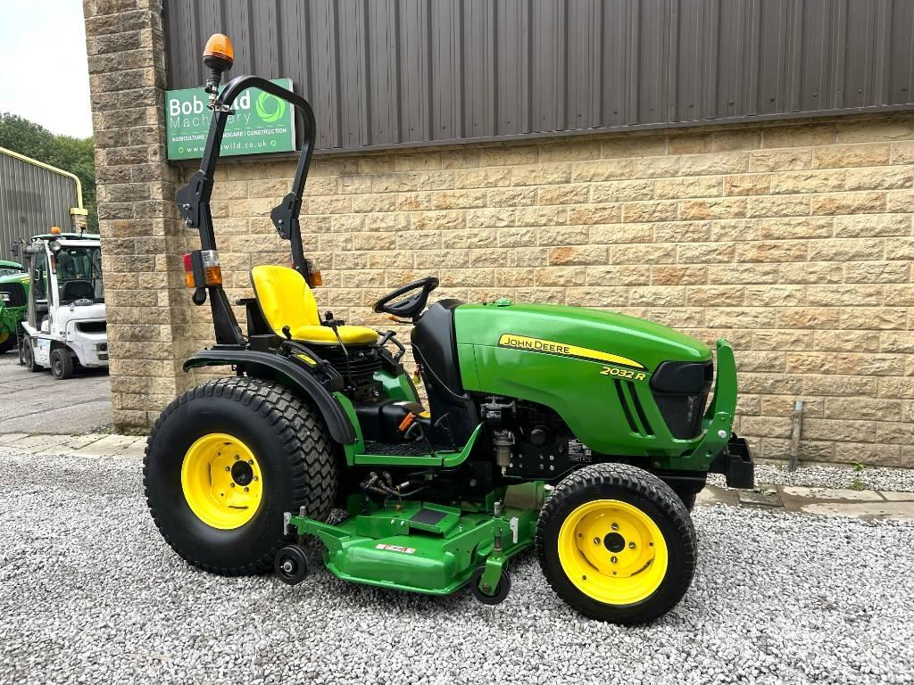 John Deere 2032R Manji traktori